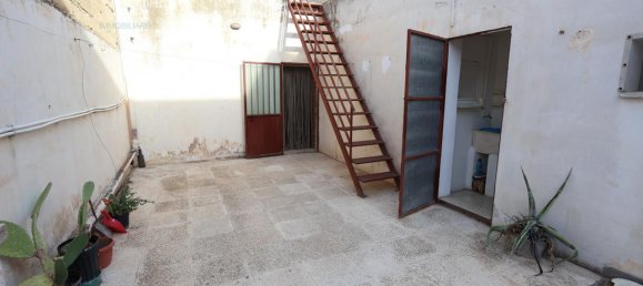 Casa de 5 habitaciónes en Palagonia, Italy No. 237450 10