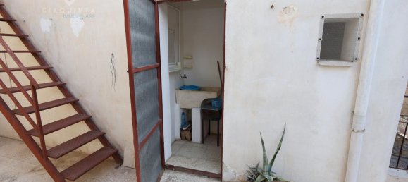 Casa de 5 habitaciónes en Palagonia, Italy No. 237450 11