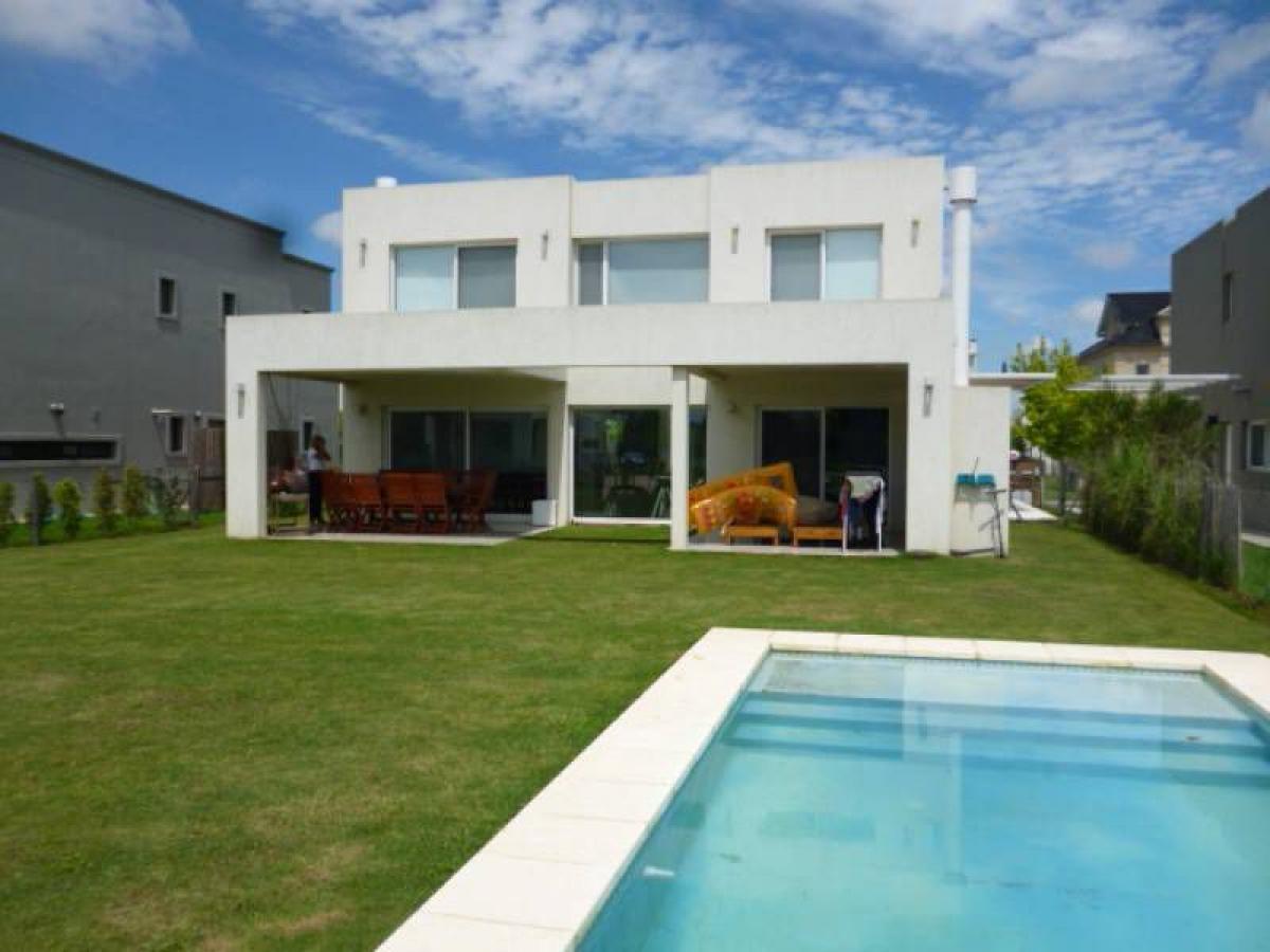 3 bedrooms House in Tigre, Argentina No. 2600