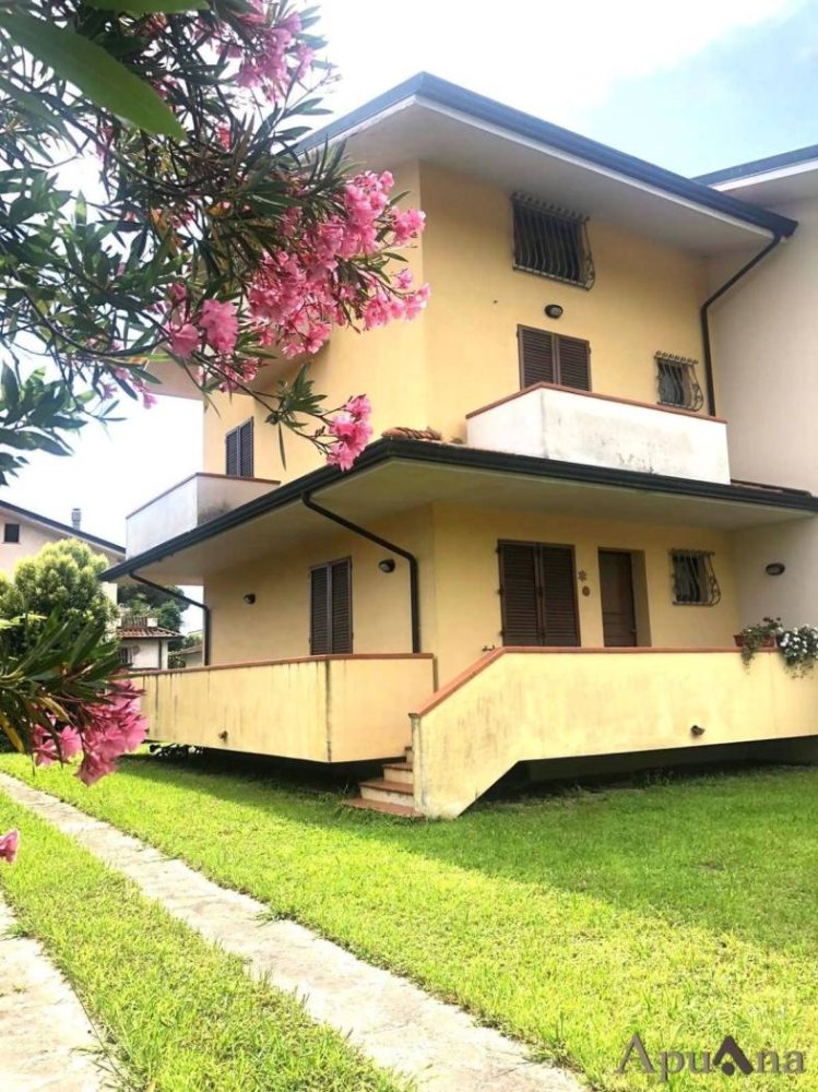 3 chambres Maison à Montignoso, Italy No. 159480