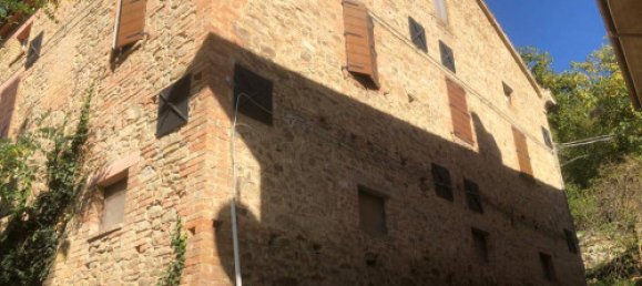 3 Schlafzimmer Haus in Comunanza, Italy, Nr. 142145 46