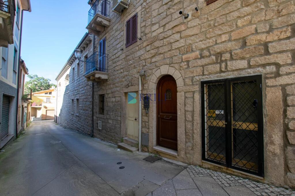 2 bedrooms Townhouse in Luras, Italy No. 327010