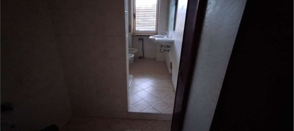 4 rooms Apartment in Piacenza, Italy No. 63775 3