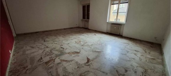 4 rooms Apartment in Piacenza, Italy No. 63775 2
