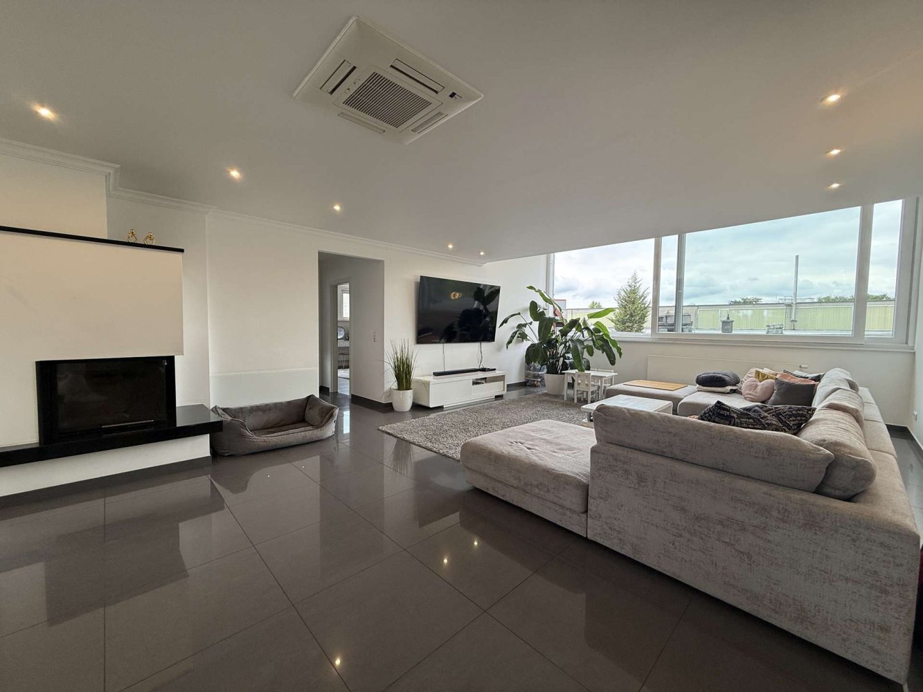 1384m² Building in Essen, Germany No. 263205