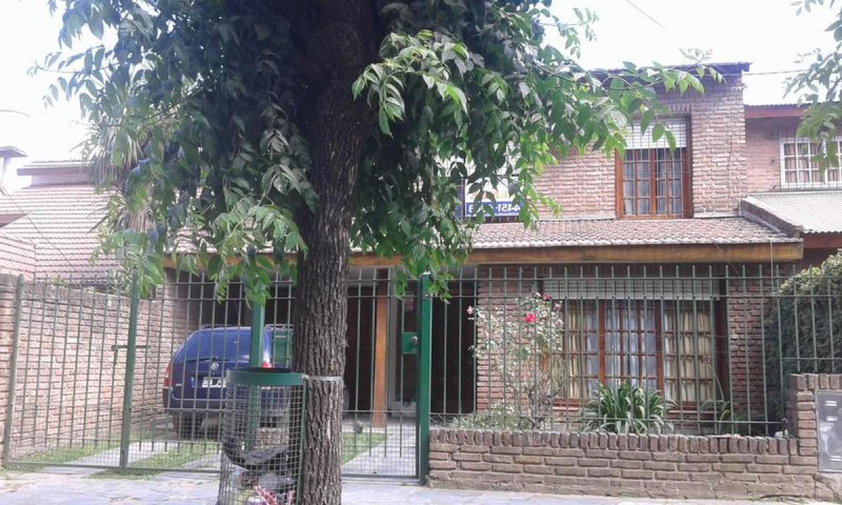 4 bedrooms House in San Miguel, Argentina No. 74695