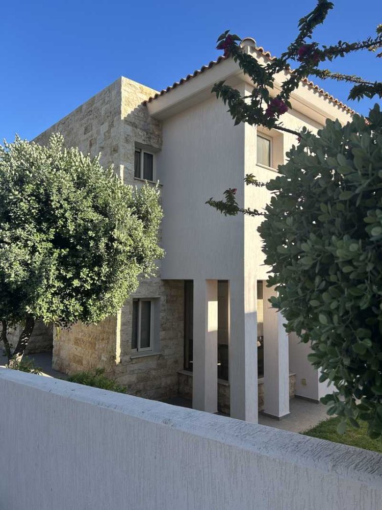 5 bedrooms Commercial property in Agios Athanasios, Cyprus No. 153489