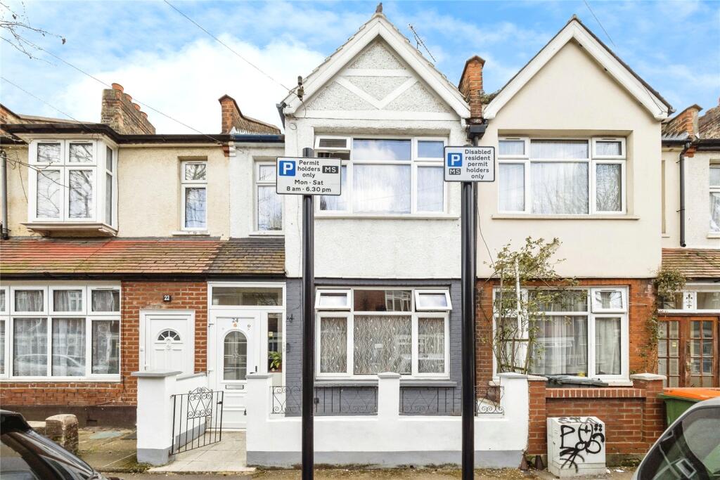 3 bedrooms House in East Ham, United Kingdom No. 11397