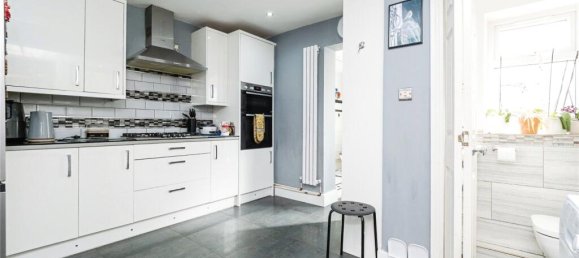 3 bedrooms House in East Ham, United Kingdom No. 11397 7