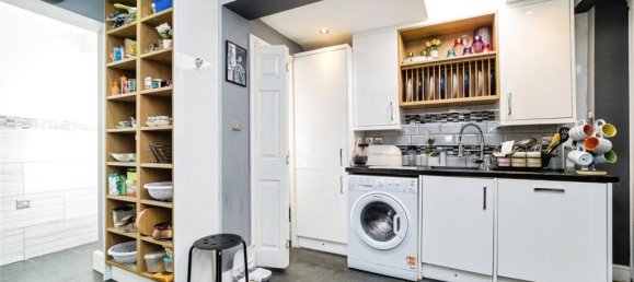 3 bedrooms House in East Ham, United Kingdom No. 11397 9