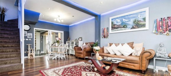 3 bedrooms House in East Ham, United Kingdom No. 11397 2