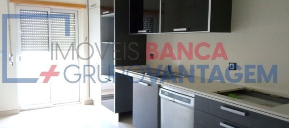 Квартира с 3 спальнями в Баррейру, Португалия № 354573 8