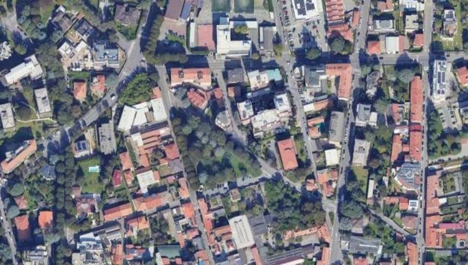 Квартира с 5 комнатами в Саронно, Италия № 315066