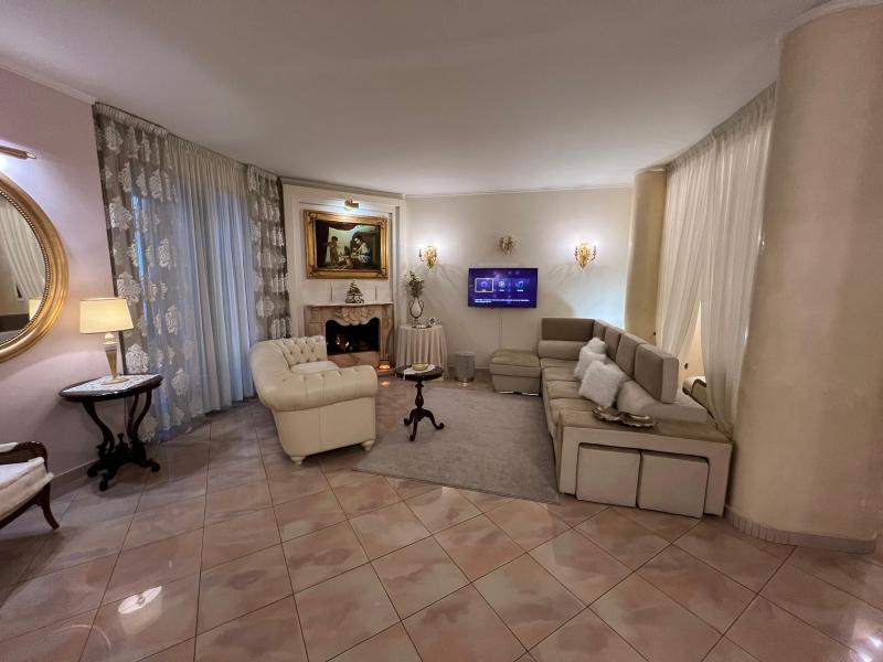 6 rooms House in Pagani, Italy No. 231090