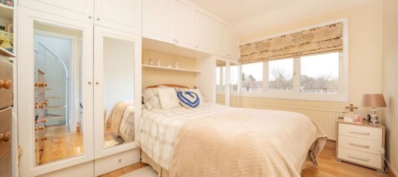 3 bedrooms House in Surbiton, United Kingdom No. 10243 5