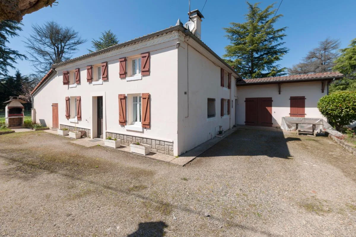 4 bedrooms House in Saint-Sever, France No. 352718