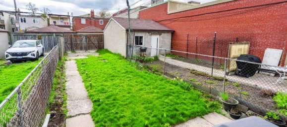 4 bedrooms House in Toronto, Canada No. 865 7