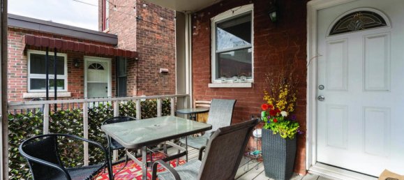 4 bedrooms House in Toronto, Canada No. 865 5