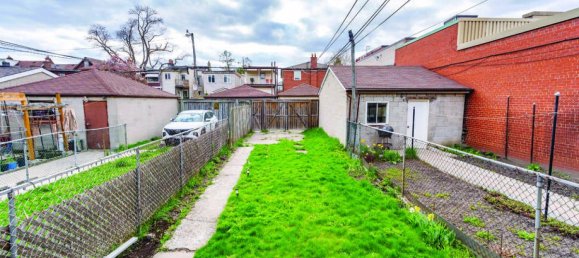 4 bedrooms House in Toronto, Canada No. 865 8