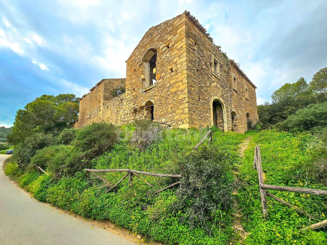 10 rooms House in Vittoria, Italy No. 113509