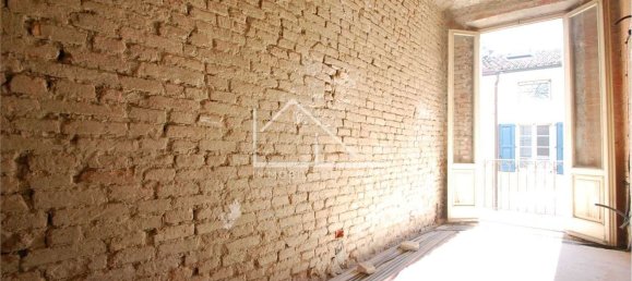 9 rooms House in Correggio, Italy No. 193191 2