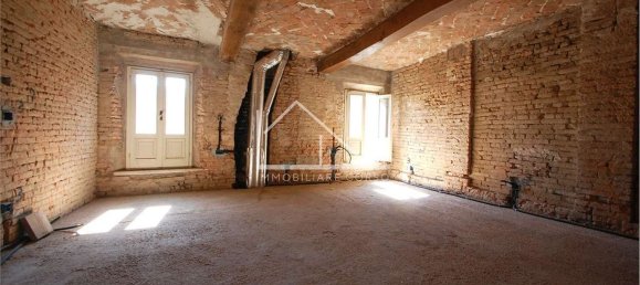 9 rooms House in Correggio, Italy No. 193191 8