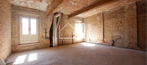 9 rooms House in Correggio, Italy No. 193191 9