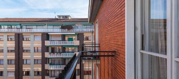 6 rooms Apartment in Turin, Italy No. 30103 15