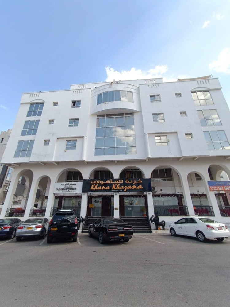 Apartamento de 2 dormitorios en Ruwi, Oman No. 1662