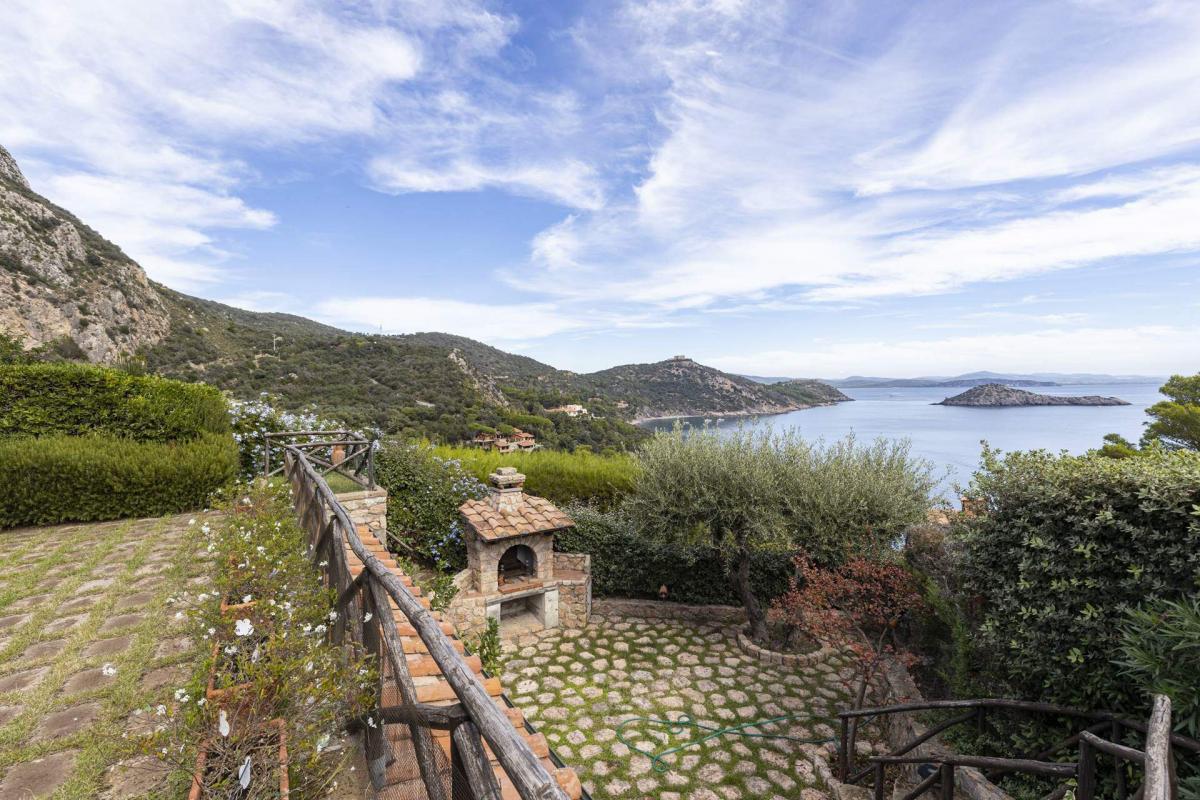 6 bedrooms Apartment in Monte Argentario, Italy No. 977