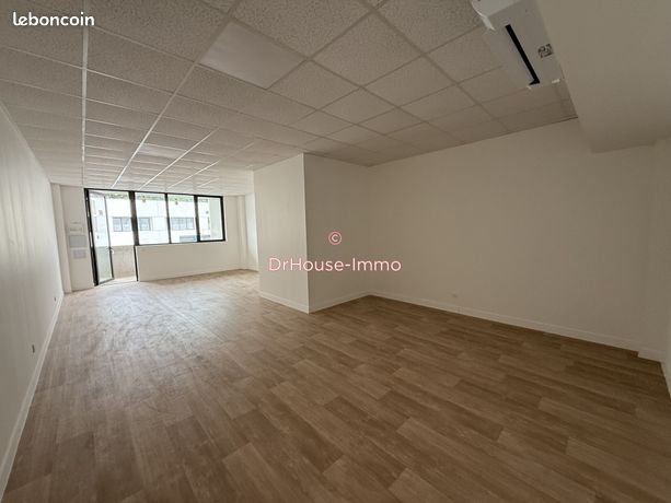 Propriété commerciale à Serris, France 50m² No. 283474