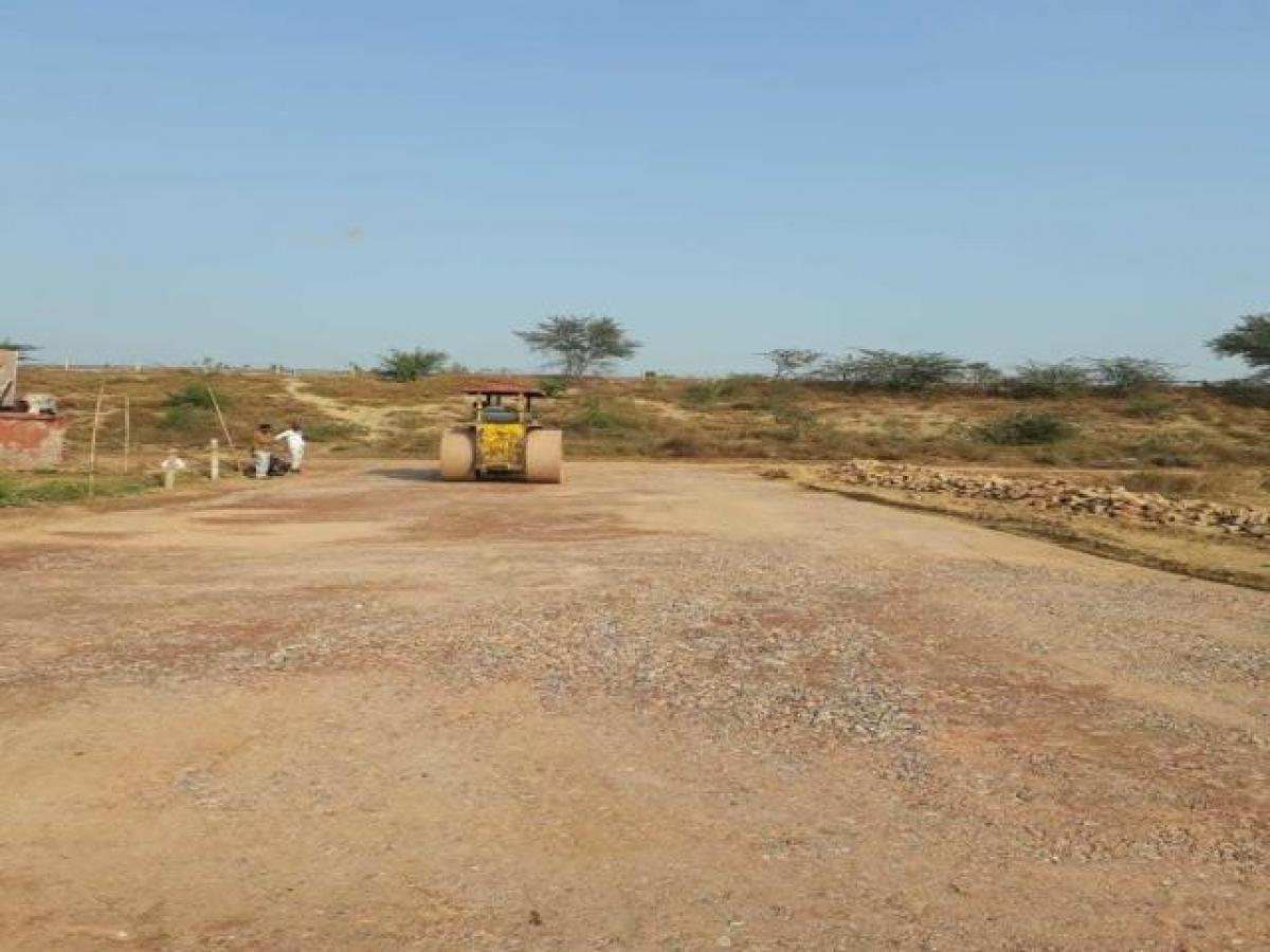 Земельный участок в Нойда, Индия № 32185