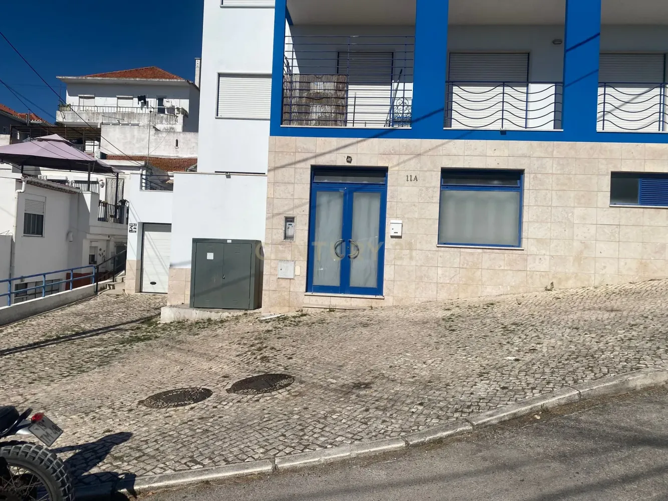 Propiedad comercial de 1 dormitorio en Almada, Portugal No. 231675