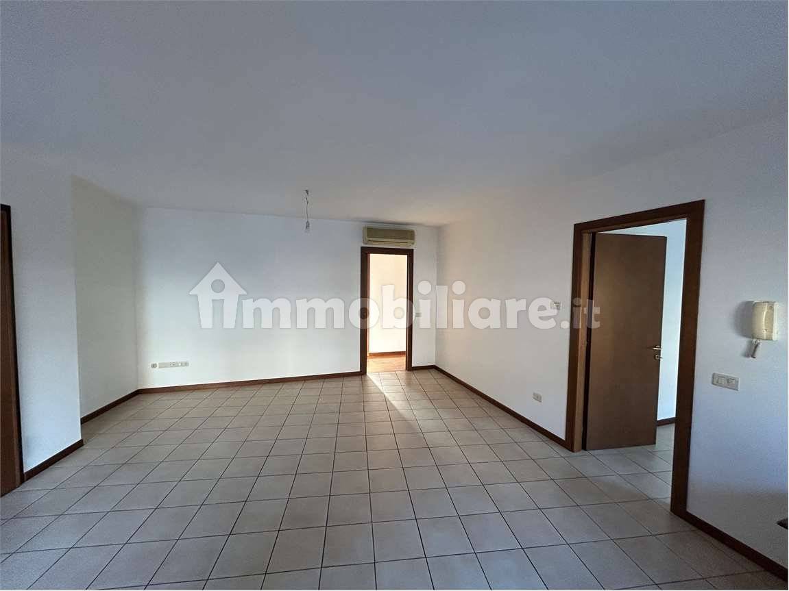 Квартира с 3 спальнями в Порденоне, Италия № 158921