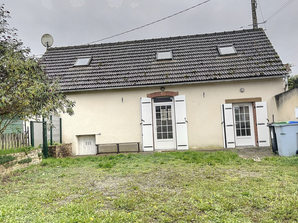 3 bedrooms House in Saint-Piat, France No. 235742