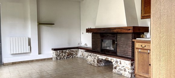 3 bedrooms House in Saint-Piat, France No. 235742 3