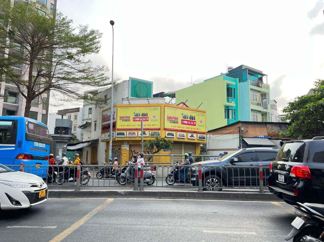 176m² House in District 4, Vietnam No. 13048