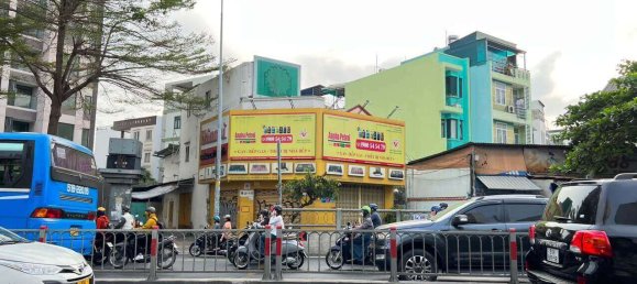 176m² House in District 4, Vietnam No. 13048 2