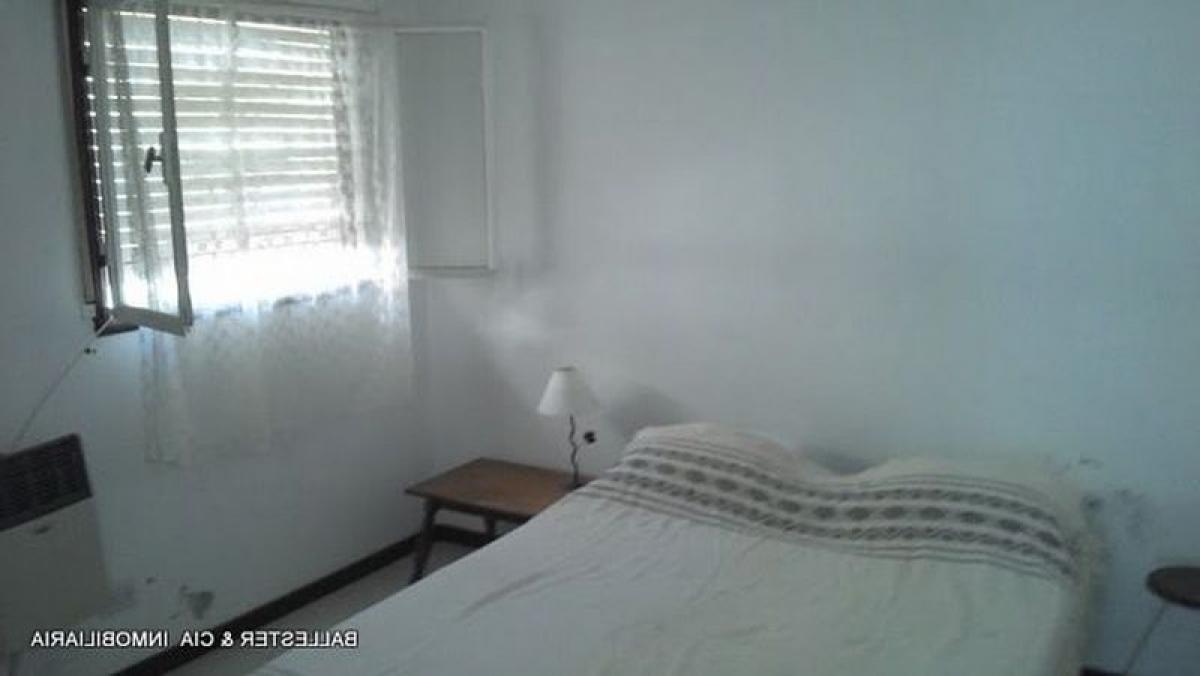 Casa de 4 dormitorios en Córdoba, Argentina No. 51394