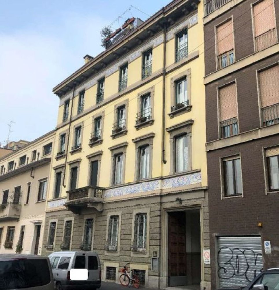 3 bedrooms Apartment in Milan, Italy No. 384634