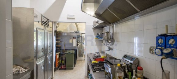 2 rooms Commercial property in Rome, Italy No. 50095 8