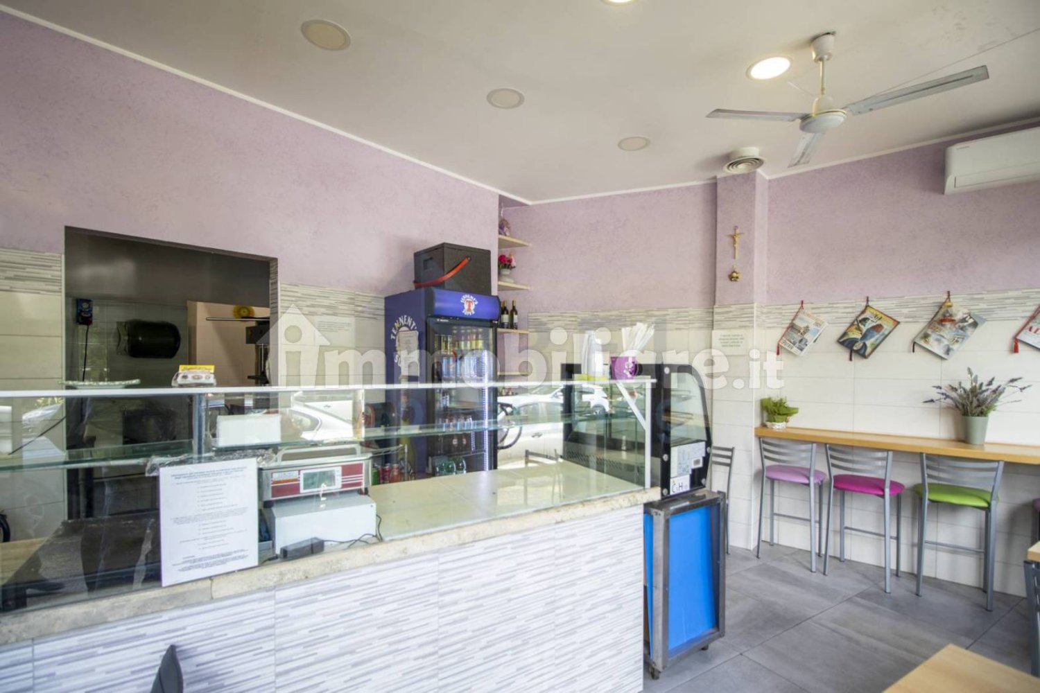 2 rooms Commercial property in Rome, Italy No. 50095