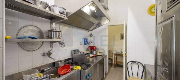 2 rooms Commercial property in Rome, Italy No. 50095 7
