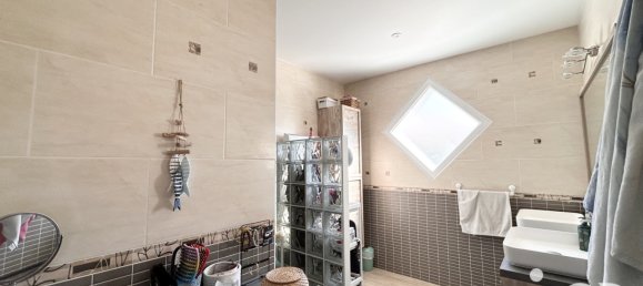 3 bedrooms House in Geloux, France No. 97145 4