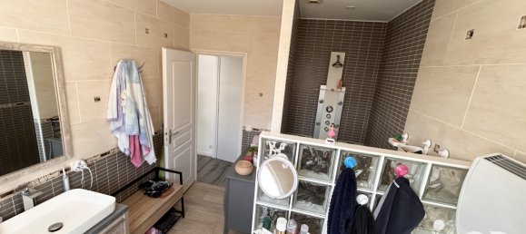 3 bedrooms House in Geloux, France No. 97145 5