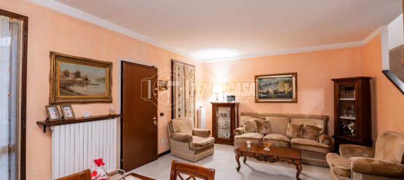 Дом с 4 комнатами в Таваццано кон Виллавеско, Италия № 152877 4