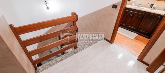 Дом с 4 комнатами в Таваццано кон Виллавеско, Италия № 152877 11