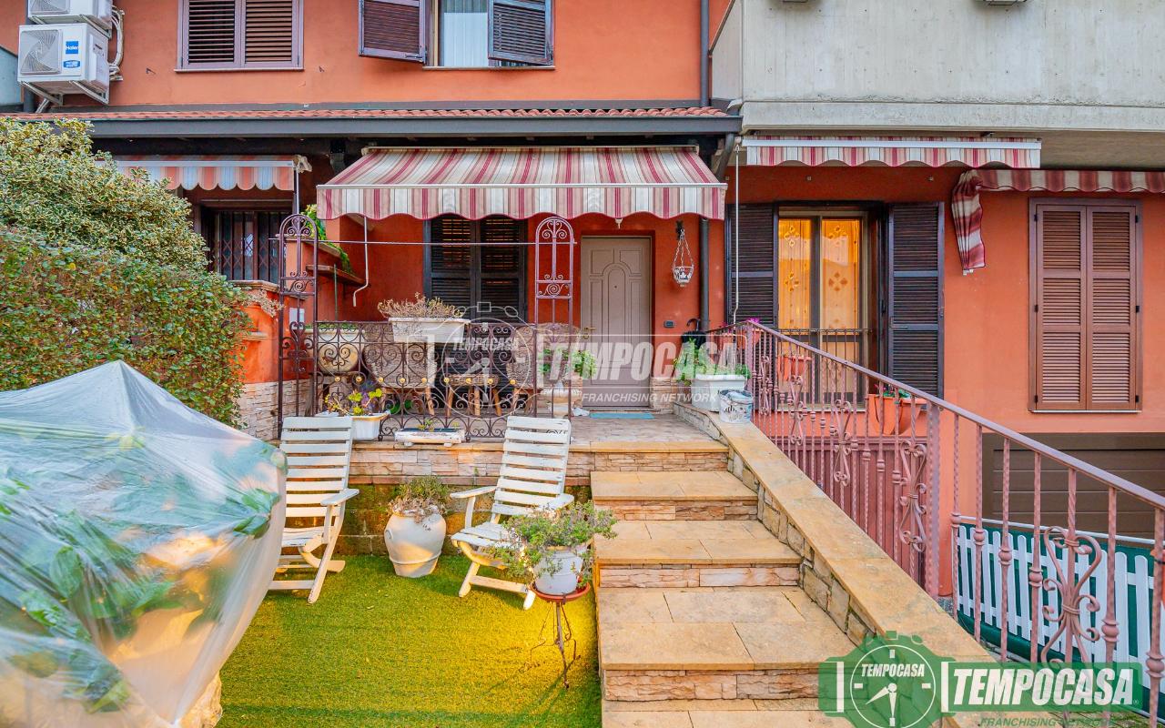 Дом с 4 комнатами в Таваццано кон Виллавеско, Италия № 152877