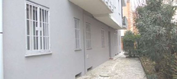 2 rooms Apartment in Rozzano, Italy No. 16571 2