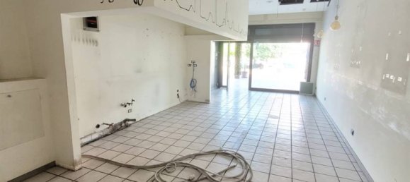 1 room Commercial property in San Giovanni la Punta, Italy No. 44192 3